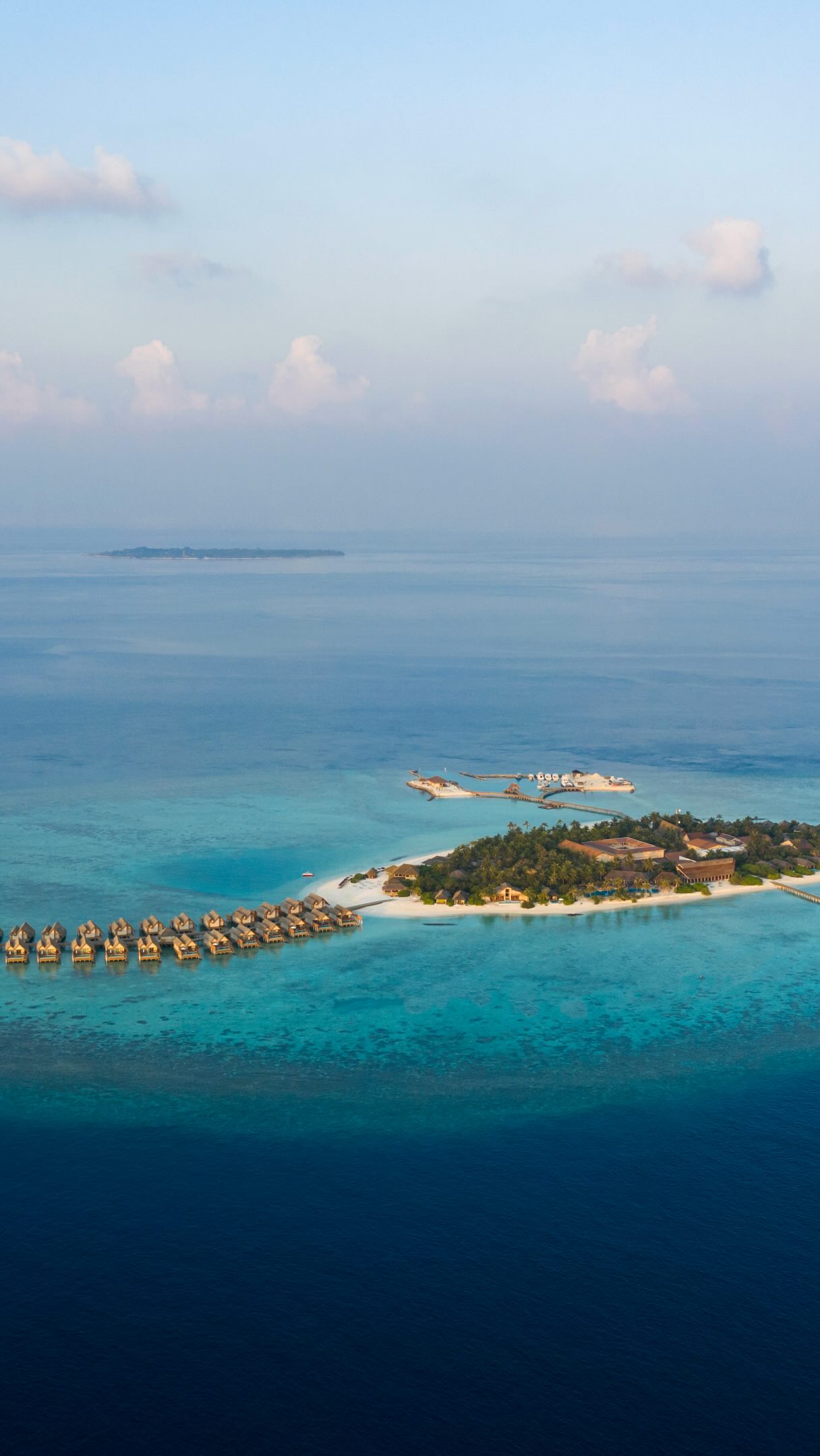 Quatre ans d’Emerald Faarufushi ; quatre ans à être le joyau plein d’âme des Maldives. 

Du luxe pieds nus aux couchers de soleil inoubliables sur l’île, voici à la magie que nous avons créée et au paradis qui vous attend