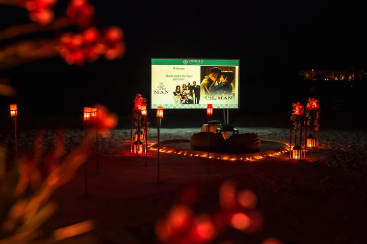 Vivez la magie du Movie Under the Stars. C’est votre plus belle histoire, et vous en êtes l’acteur principal. 

Quel film regardez-vous sous les étoiles ? 

#EmeraldFaarufushiResortSpa #Barefo