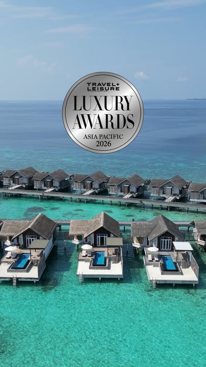 Wir freuen uns sehr, bei den Travel + Leisure Asia Pacific Luxury Awards 2026 ausgezeichnet worden zu sein.

Sirru Fen Fushi wurde in drei Kategorien unter die besten Resorts der Malediven gewählt:
#1 Best Resort Pools
