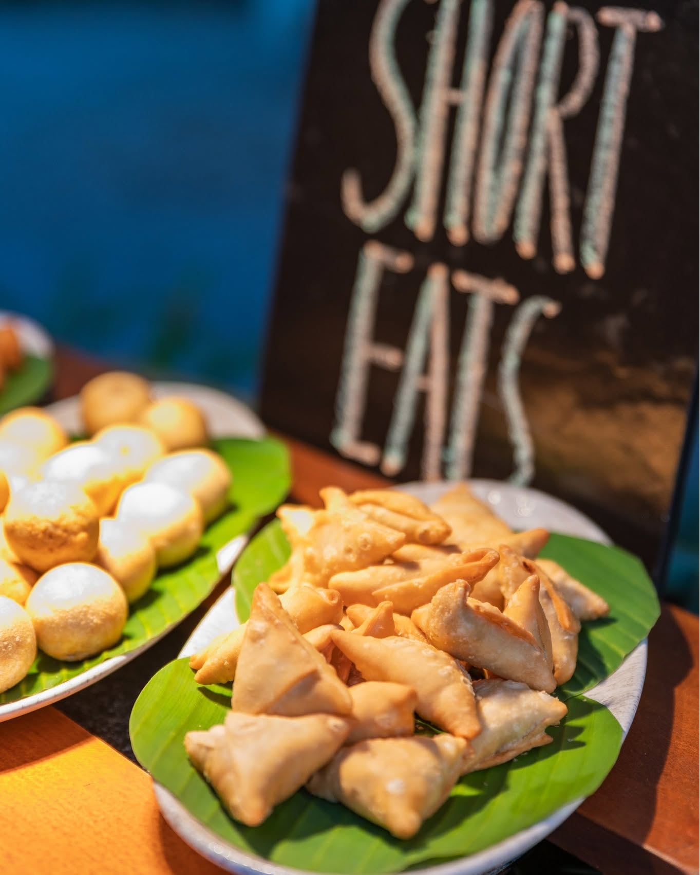 Foto von Sirru Fen Fushi Private Lagoon Resort vom 04. September 2026. Könnte ein Bild von Pot Pie, Gebäck, Platte, Buffet und Text sein.