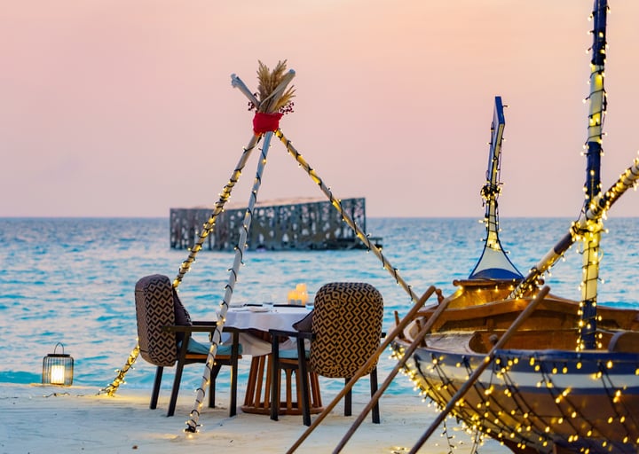 Some moments are made just for the two of you. A private table on the beach sets the scene for an intimate evening, with the calm of the ocean, open skies and soft lighting creating a beautiful settin