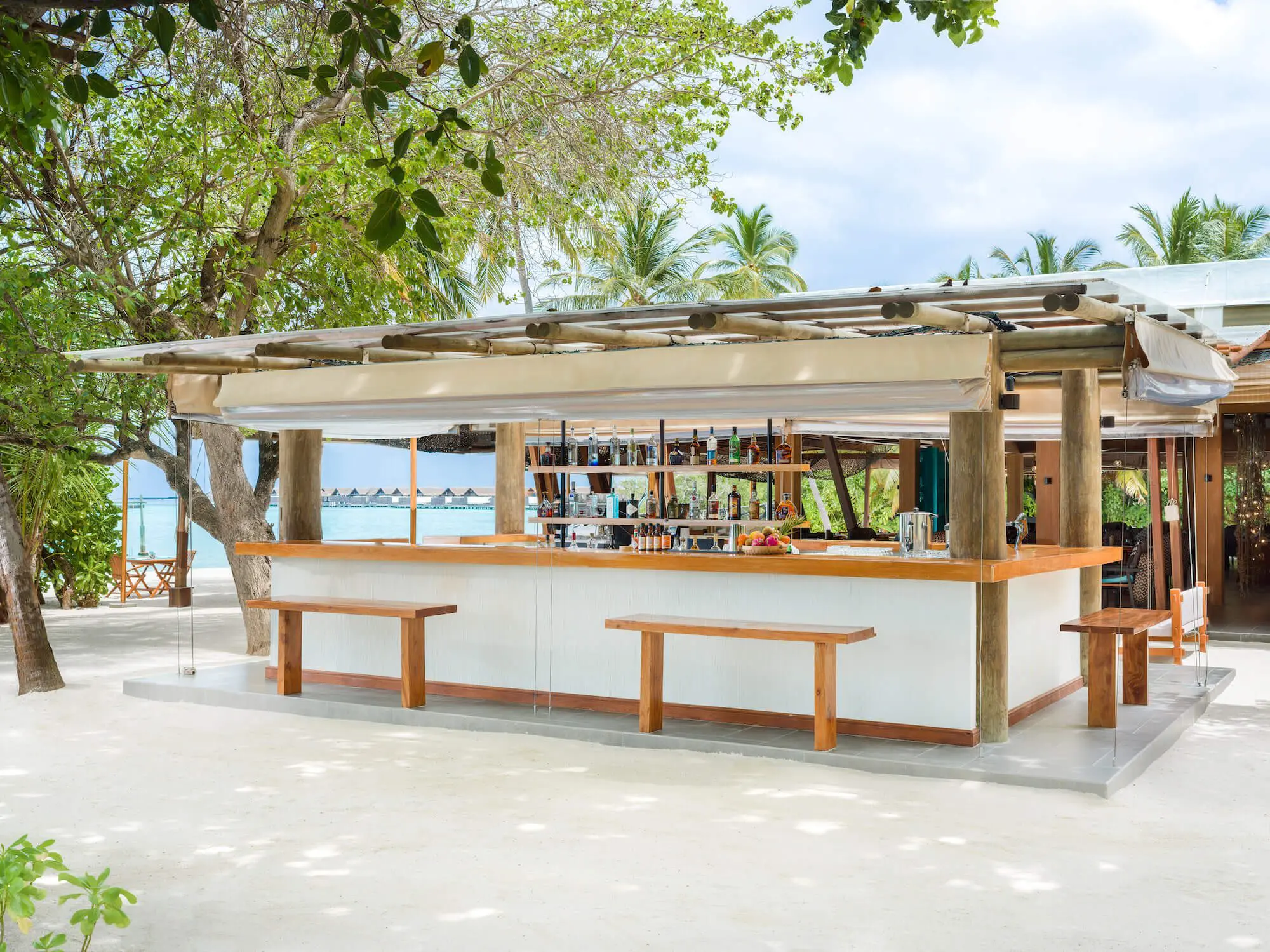 Raha Bar & Café restaurant