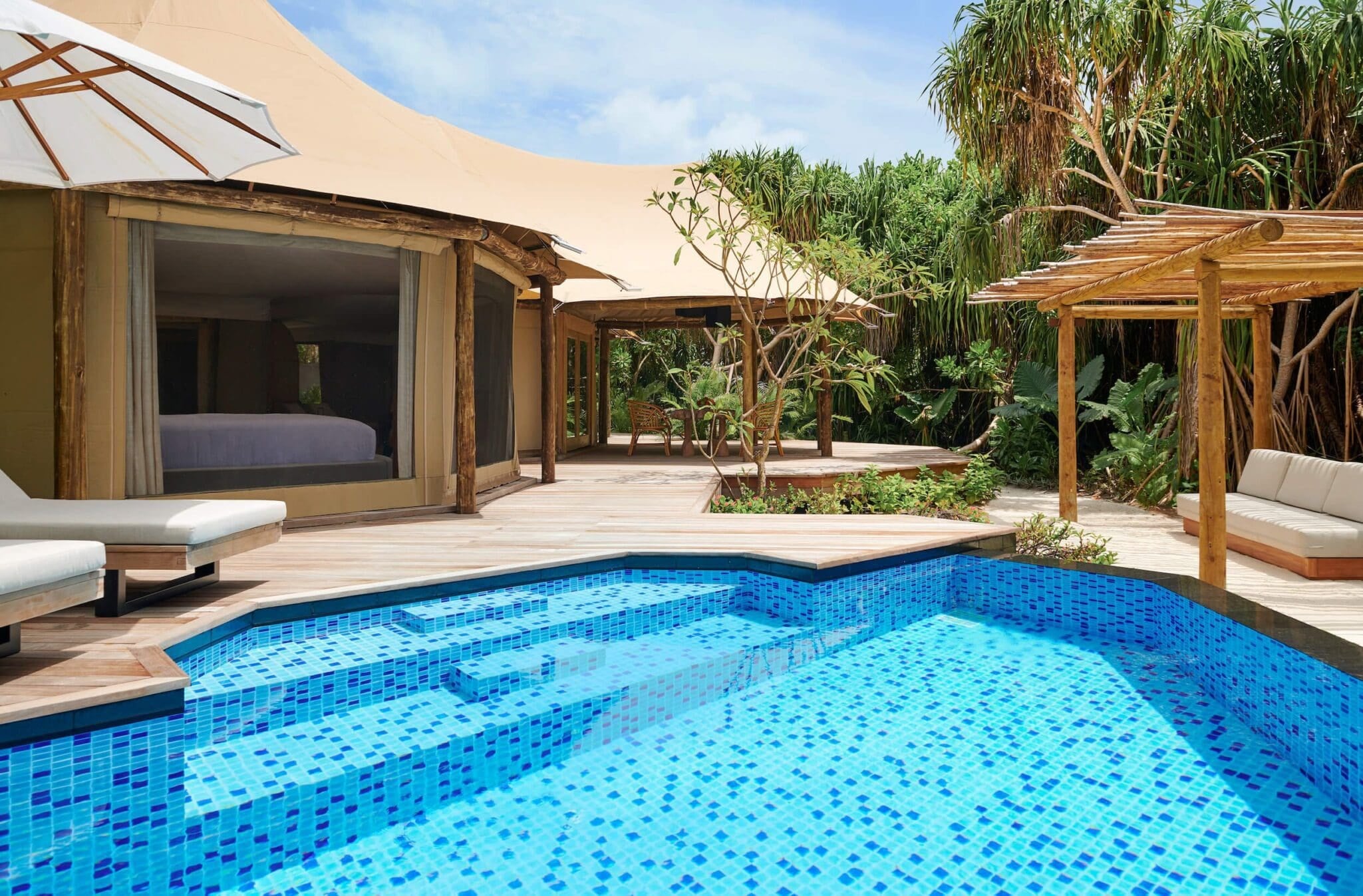Safari Tent Villa with Pool im Fairmont Maldives Sirru Fen Fushi