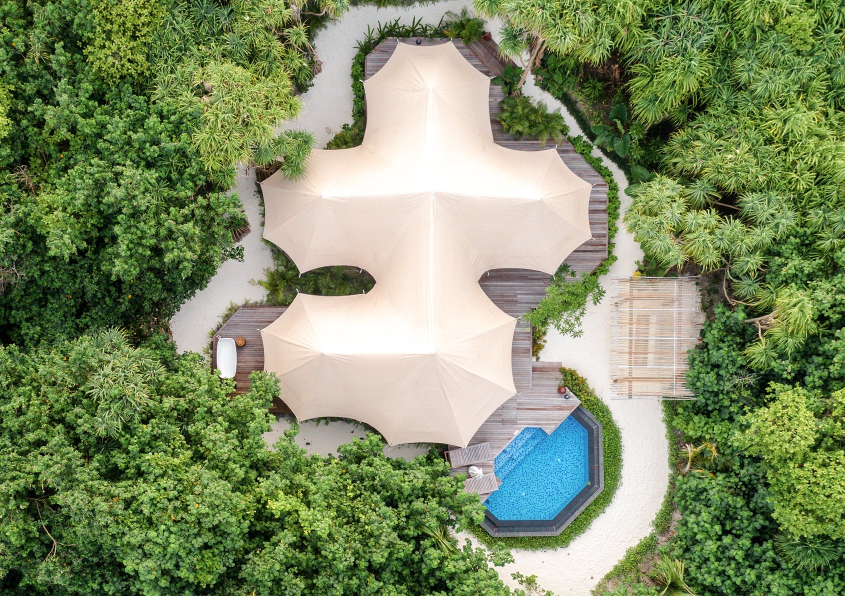 Safari Tented Jungle Villa im Fairmont Maldives Sirru Fen Fushi