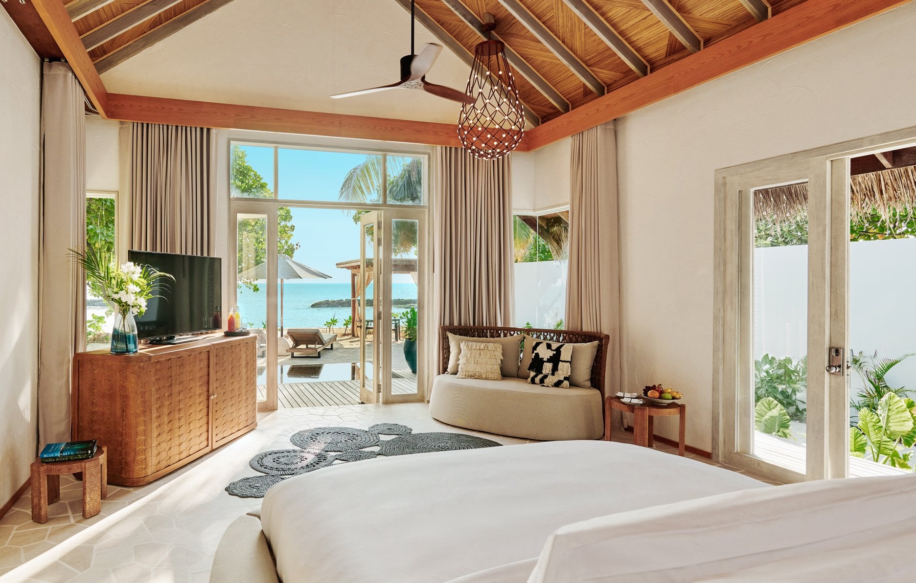 Sunrise Beach Villa with Pool im Fairmont Maldives Sirru Fen Fushi