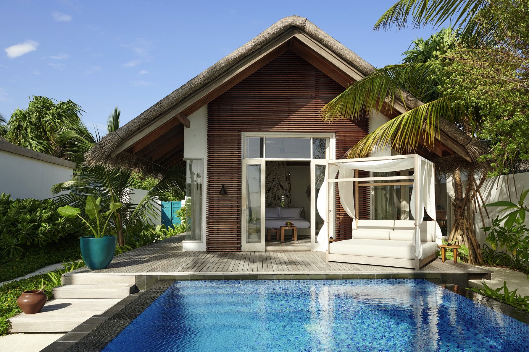 Sunset Deluxe Beach Villa im Fairmont Maldives Sirru Fen Fushi