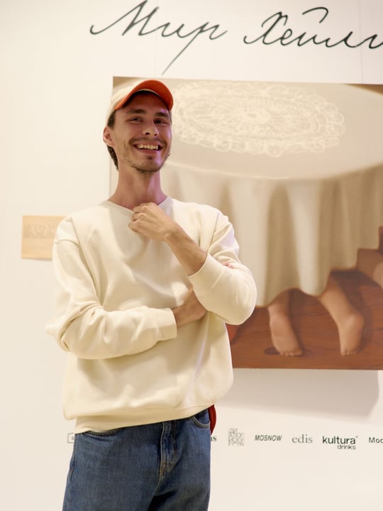 Ce mois de novembre, l'art est à l'honneur à notre Island Playground, Finolhu accueille l'artiste contemporain Yakov Khomich @yakov_khomich pour une résidence d'artiste exclusive du 6 au 12 novembre. ⁠
⁠
Connu pour 