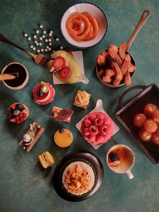 Un petit plaisir, magnifiquement élaboré. Des finitions délicates aux saveurs irrésistibles, chaque dessert chez Finolhu est pensé pour être savouré.⁠
⁠
#FinolhuMaldives #SeasideCollection