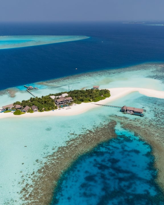 One Island. Yours Entirely.

At #FSVoavah, time softens, plans loosen, and every moment bends gently to your rhythm. A sunrise swim, a long lunch that turns into sunset, a night that lingers just a li