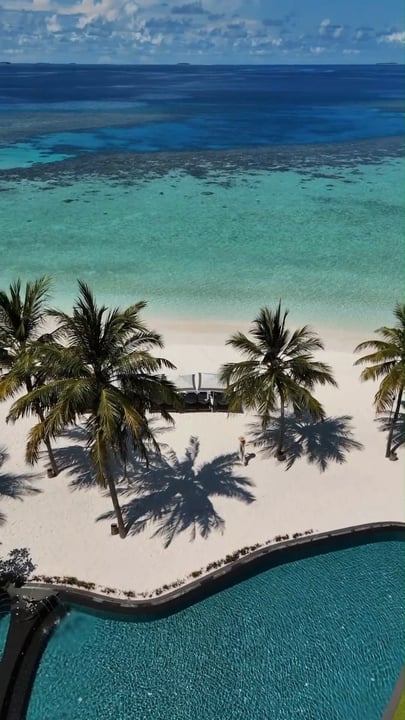 Your Island, Entirely

Voavah is a private world shaped around the people who share it.

Mornings drift from the water to the pool, from the yacht to the shade, from one unhurried moment to the next. 