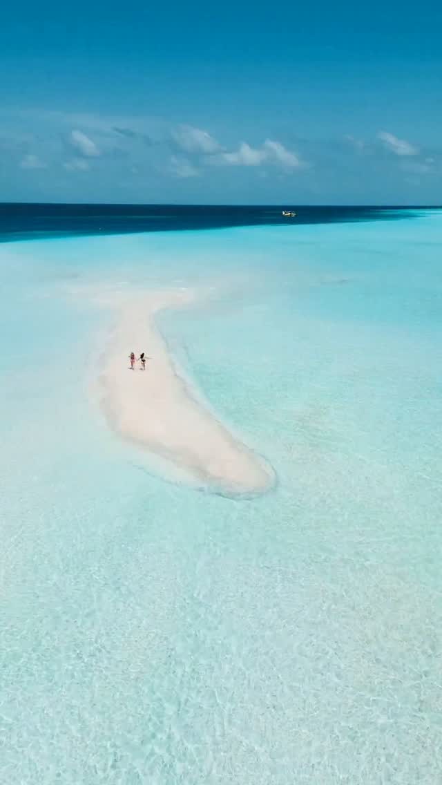 Der Sommer steht dir

Strahlender Himmel, klare Lagunen und nirgendwo, wo man besonders eilig hin müsste. So sieht der Sommer auf den Malediven aus.

Bleib cool. Bleib neugierig. Bleib ein bisschen länger. Link in der Bio.