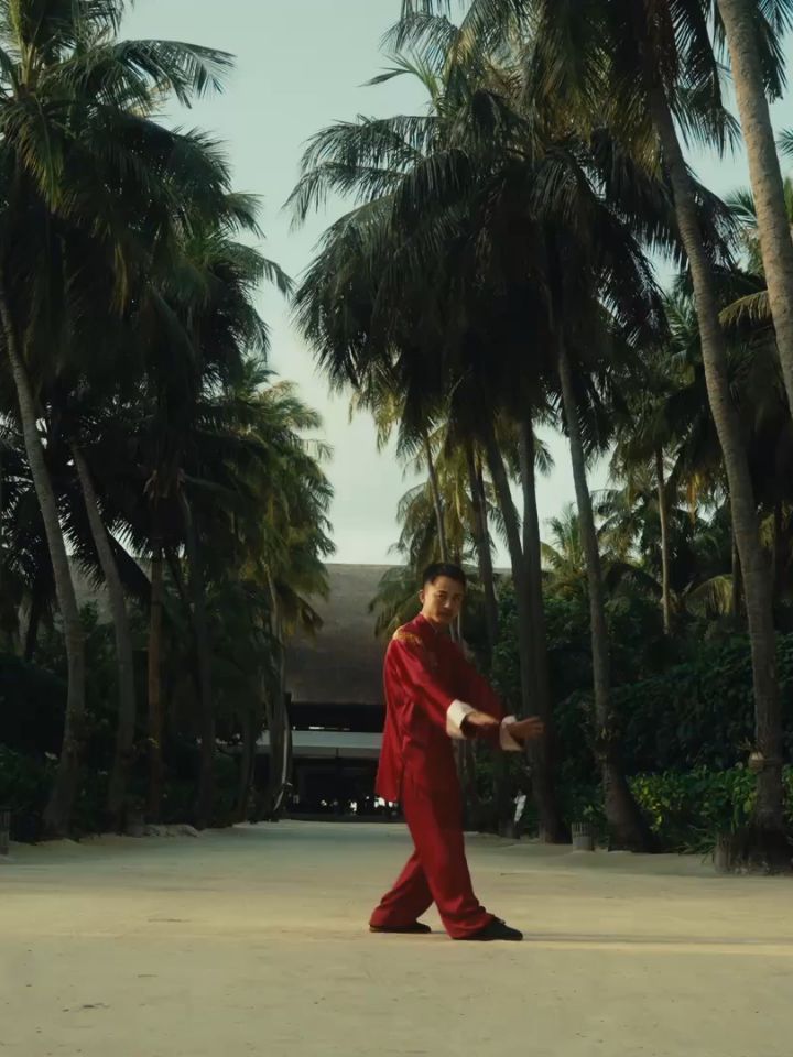 Power, precision and plenty of fun. National Wushu champion Guo Jing is bringing the art of kung fu to the Maldives for this summer's #LearnwithLegends.

Join him at #FSLandaaGiraavaru from August 2 t