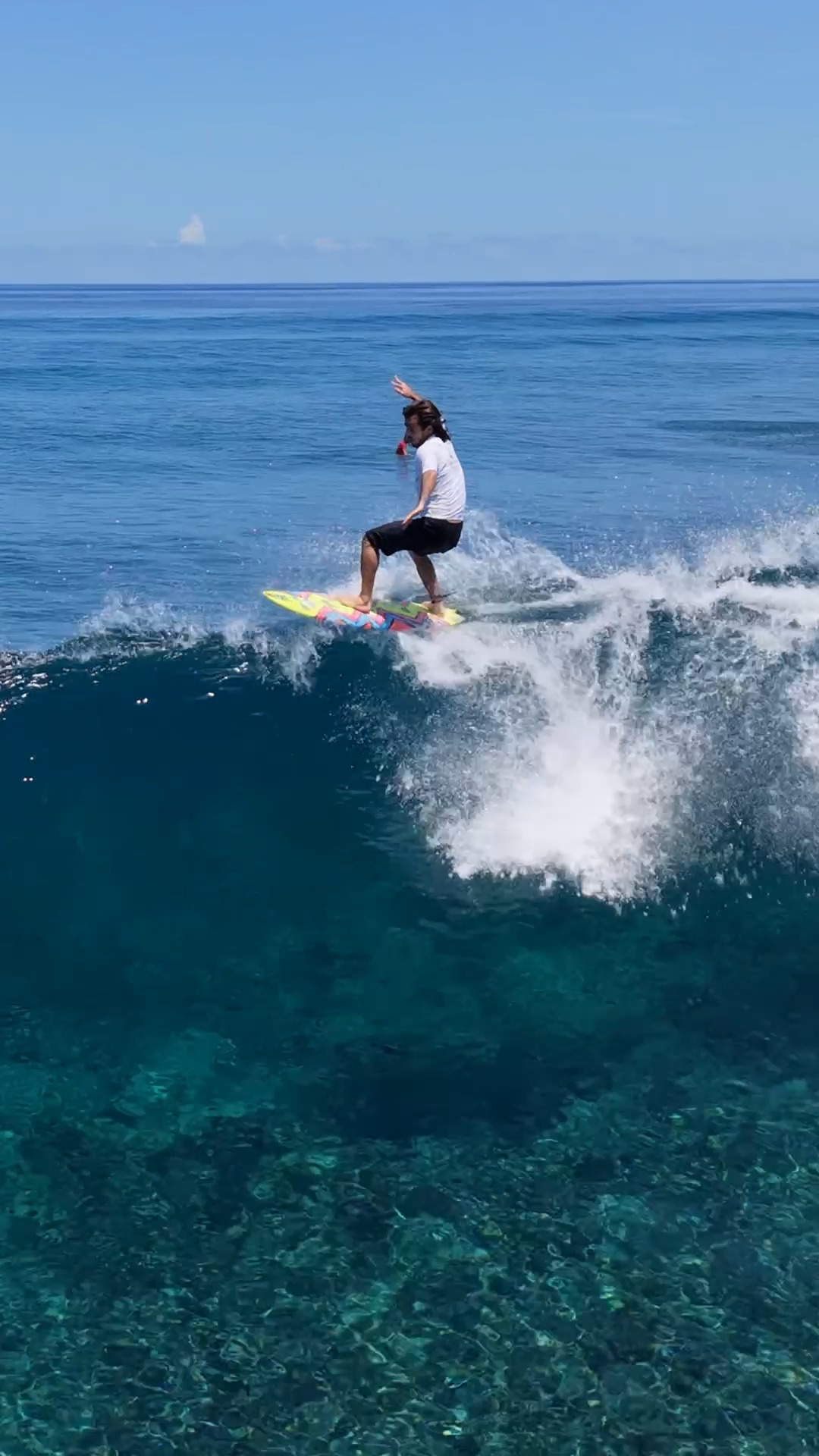 TWIN FIN. DOPPIA VITTORIA.

@caioibelli è volato altissimo a Sultans per conquistare il titolo Twin Fin, portando a due le vittorie su due al Four Seasons Maldives Surfing Champions Trophy 2026. @travislogie ha offerto