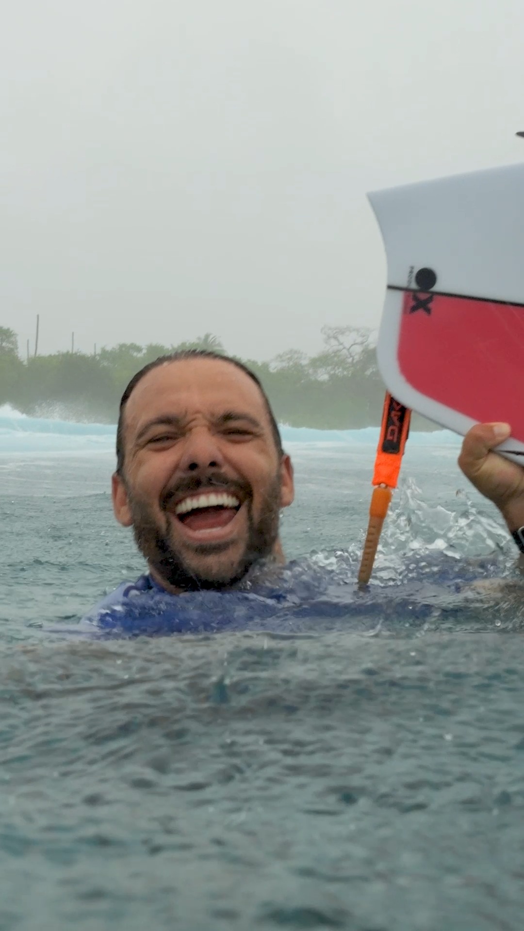 Tre tavole, una Finale Assoluta e una brillante prima volta brasiliana: @CaioIbelli si è aggiudicato i titoli Single Fin e Twin Fin prima di superare l'ex numero 2 del mondo @bededurbo, diventando il primo vincitore brasiliano