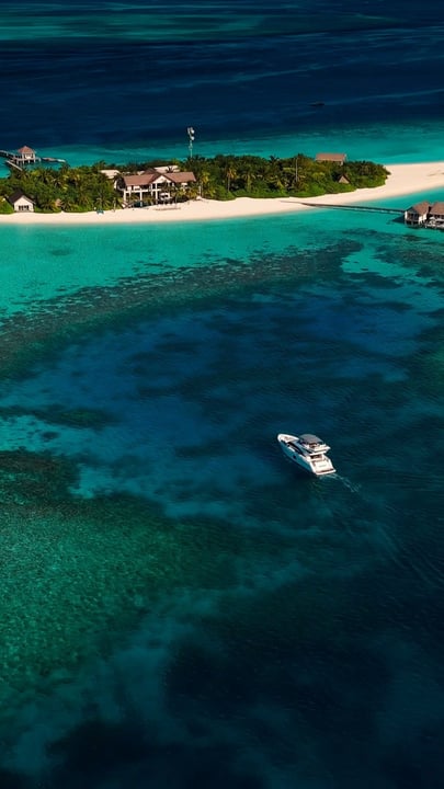 Es war einmal Ihre Insel

Auf Ihrer eigenen privaten Insel auf den Malediven beginnt der Morgen, wenn die erste Person zum Wasser hinunterschlendert. Vielleicht ein Schwimmen vor dem Frühstück, ein Abenteuer an Bord Ihrer privaten Yac