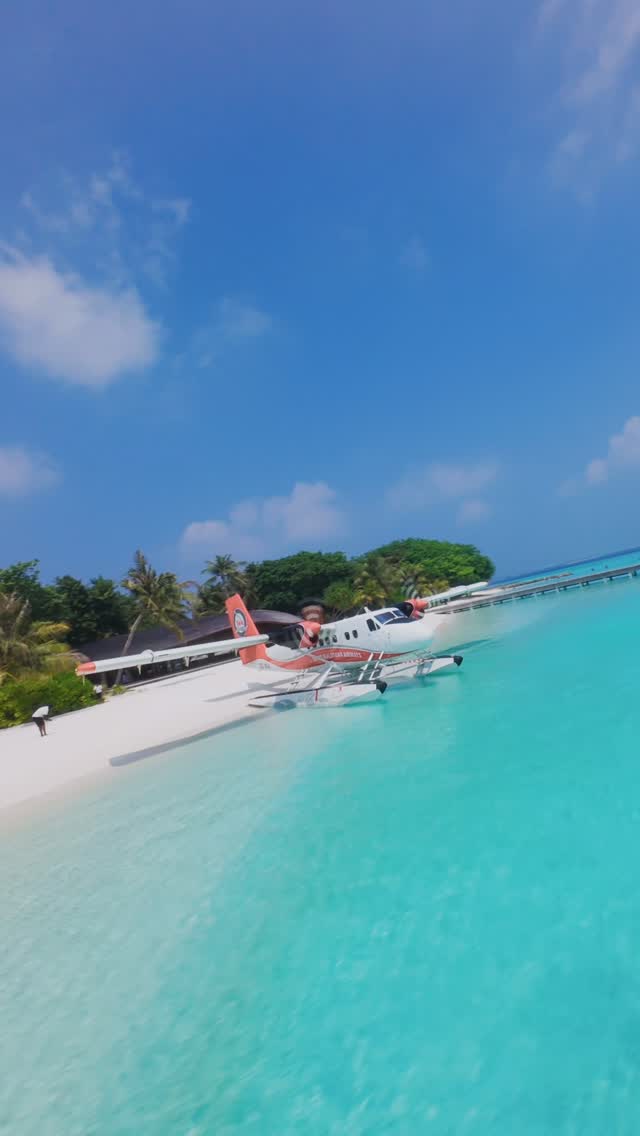 Your island escape begins the moment you touch down at Furaveri✨🌴✈️
.
.
#FuraveriMaldives #VisitMaldives #ManyMemories