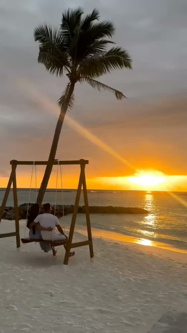 Wo sich der Himmel in das Meer verliebt.

#instagood #summervacay #furaveriislandresort #visitmaldives #summervibes
