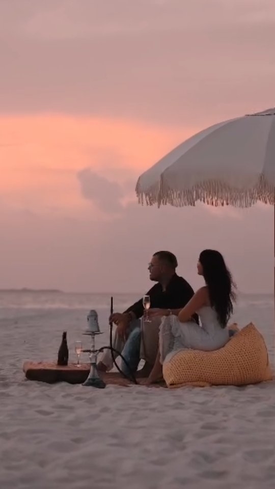 A night to remember ✨🤍

Imagine this - watching your favourite movie by the ocean, dining surrounded by candlelight, sleeping under a sky full of stars and waking up to a delicious breakfast in bed (