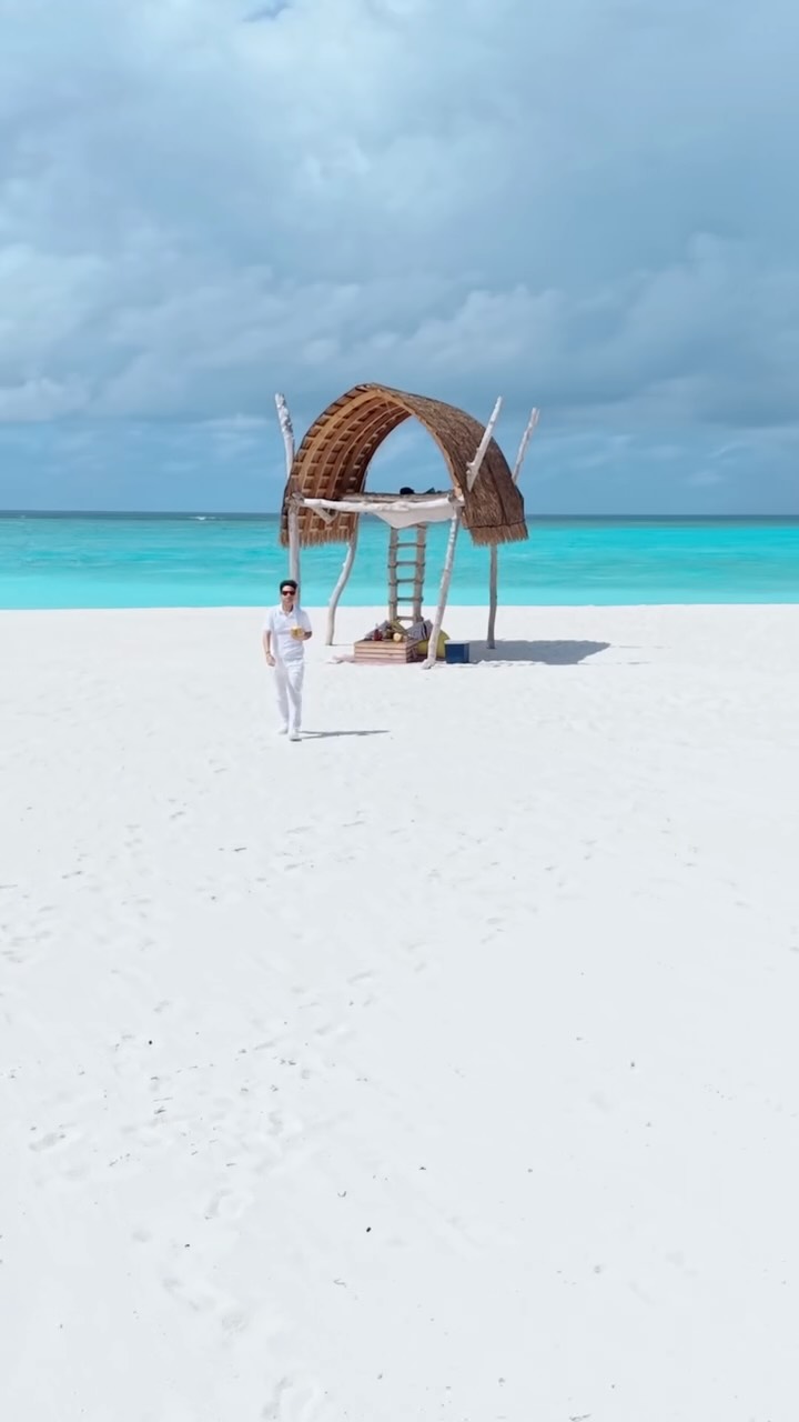 Erleben Sie unsere Inseln durch die Linse von @chefkunal #KindnesstoVisitors ☀️

Während Ihres Aufenthalts auf Meyyafushi können Sie ein unvergessliches Island-Hopping-Erlebnis zur privaten Sandbank von Fushifaru genießen, die
