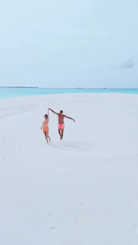Have you visited the largest natural sandbank in Lhaviyani Atoll, just 3 minutes from Fushifaru?

Whether you’re enjoying a leisurely breakfast, a picnic lunch, a romantic dinner, or simply spending t