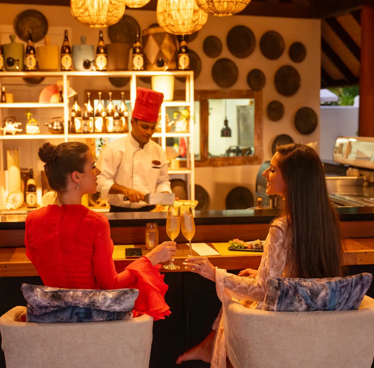 One of the must-try dining experiences at our exquisite little island is Teppanyaki. 

Whether you’re here with family, friends or your loved one, it’s the perfect way to spend an evening together. Si