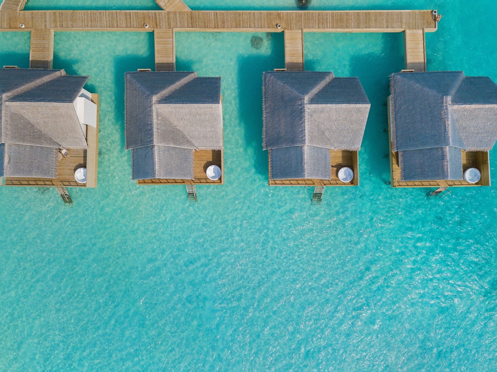 Jacuzzi Water Villa bei Fushifaru Maldives
