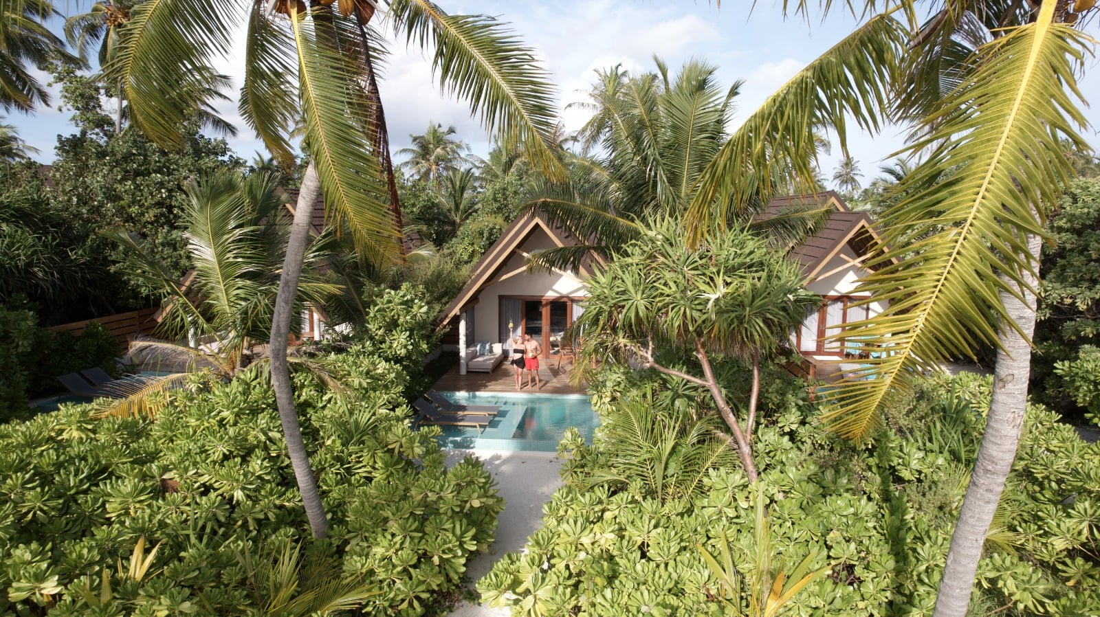 Pool Beach Villa Sunset bei Fushifaru Maldives