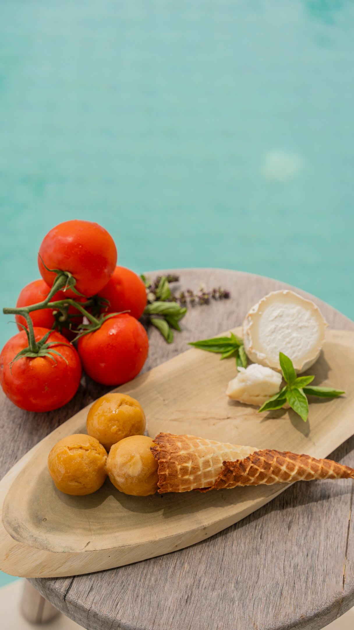 Juli-Monatsspecials im Gili Lankanfushi.

Begeben Sie sich diesen Juli auf eine Reise voller endloser Kreationen. Genießen Sie The Secret of Cair Paravel, unseren tropischen Cocktail des Monats, und kosten Sie die unerwarteten Aromen von To