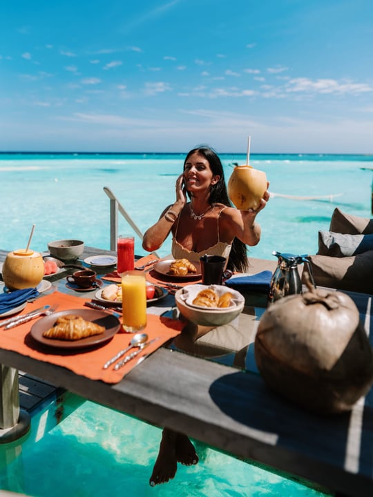 Foto geteilt von Steffi | Travel Creator & Photographer am 23. August 2026 mit Markierung von @gili.lankanfushi und @maledivenreisen. Zeigt möglicherweise im Freien und Text.