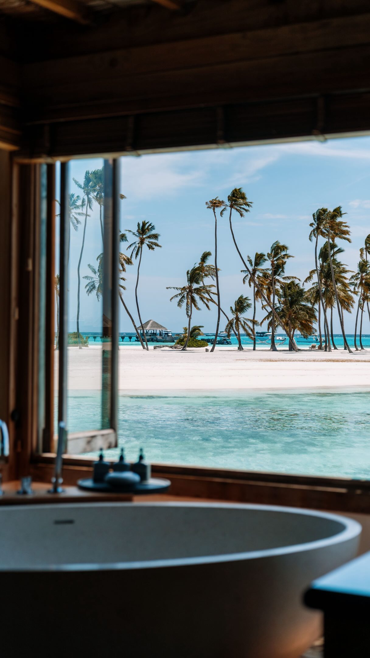 *Anzeige
C'est…
📍Gili Lankanfushi, Maldives
@gili.lankanfushi via @maledivenreisen
#gililankanfushi #maldives #maldivesresorts #maldivestrip #maldivesisland