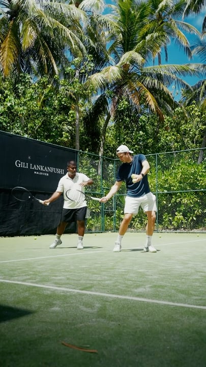 Pronto a portare il tuo gioco a un livello superiore?

Unisciti al nostro Resident Tennis Pro Nikola Vučković per lezioni di tennis personalizzate, pensate per tutte le età e livelli di abilità. In collaborazione con Tipsarevic Luxury Tennis, ogni s