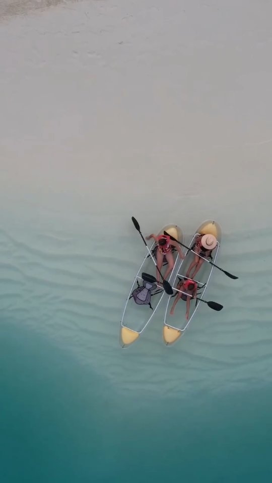 Scegli il tuo compagno di squadra. Prendi una canoa. Sfida la laguna.

Chi vince si guadagna il diritto di vantarsi.
Chi arriva ultimo paga i drink post-gara.

Chi stai sfidando?

#GrandParkKodhipparuMaldives #ParkHotelGroup
#Lag