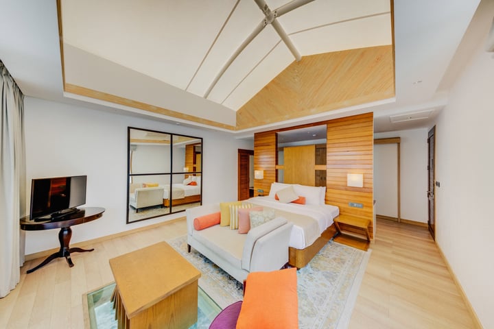 Foto von Cinnamon Hakuraa Huraa am 01. September 2026. Zeigt möglicherweise ein Bild von Bett, Kopfteil, Schlafzimmer, Innenraum und Text.