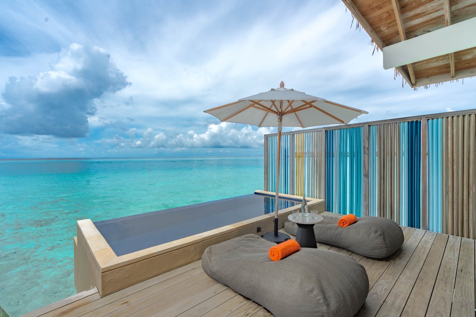 Diamond Overwater Private Pool Villa im Hard Rock Hotel Maldives