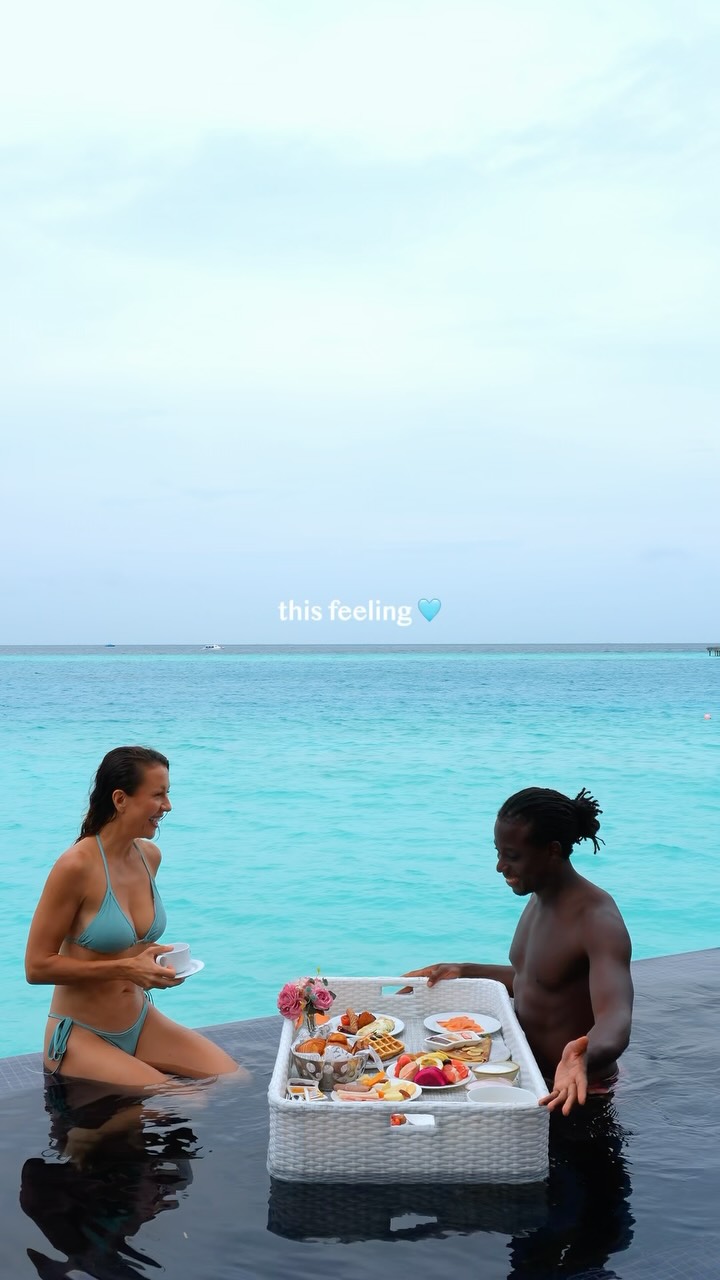 Irgendwo zwischen Erwachsenwerden und dem Leben des Traums… haben wir dieses Gefühl gefunden.
Davon bitte mehr.
#CoupleGoals #IslandLife #TravelCouple #maldives #OrishaSound
