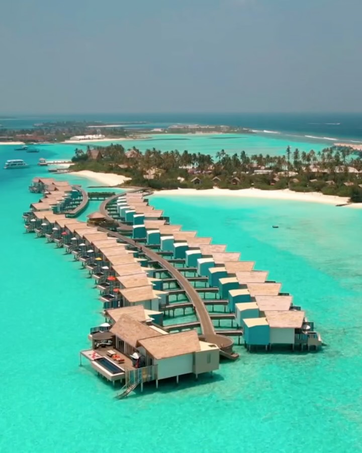 Ein Lebensstil ganz umgeben vom Meer.

Erleben Sie einen Blick hinter die Kulissen des Luxuslebens mit einer ikonischen Overwater-Architektur, die Sie nahtlos mit dem Indian Ocean verbindet.

Auf welchem Villa-Deck stehen S