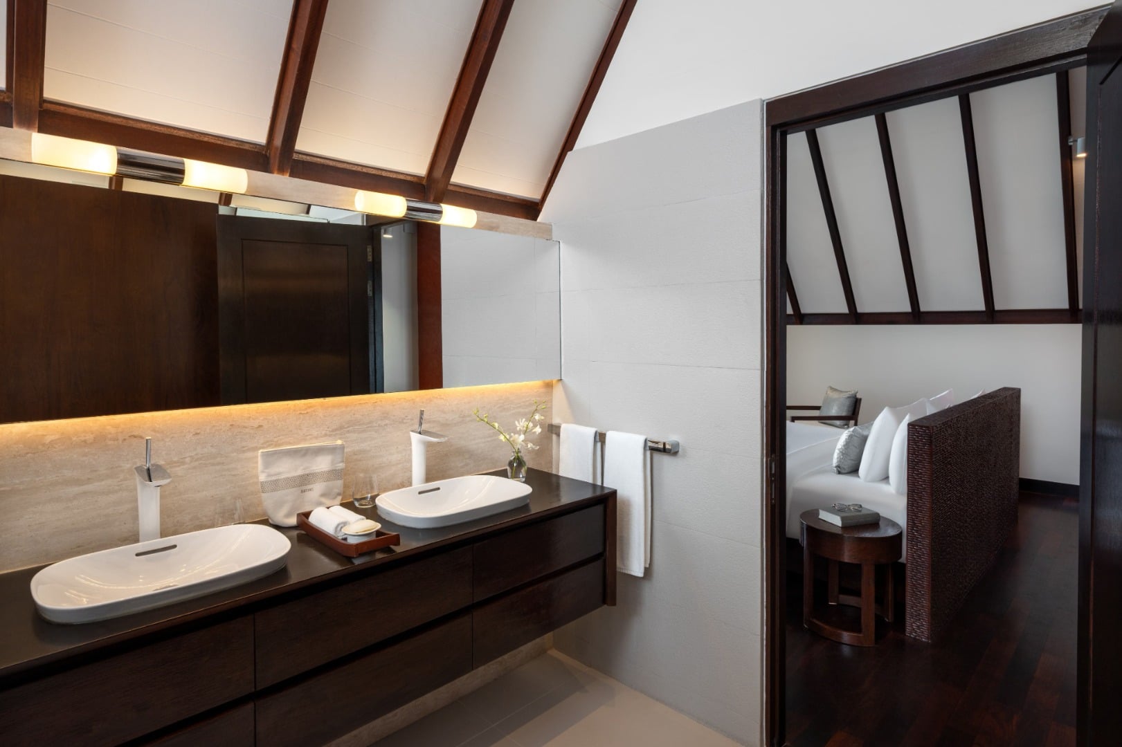Overwater Ocean Suite mit Infinity Pool im Heritance Aarah