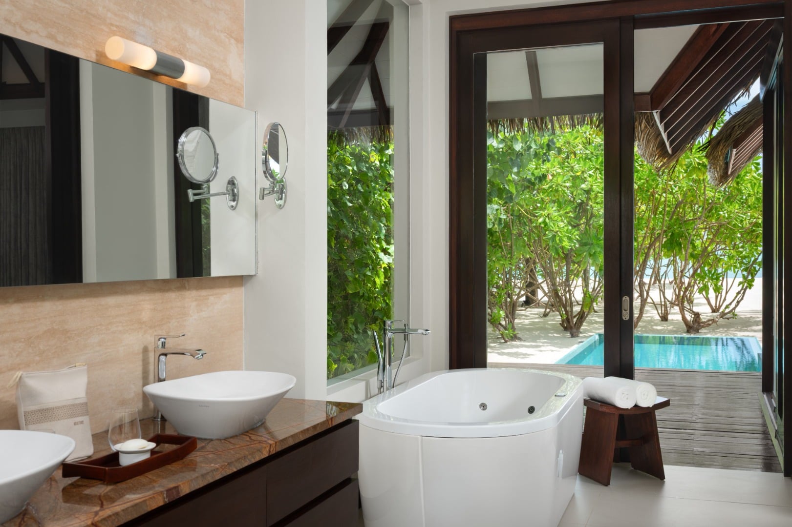 Two Bedroom Family Pool Beach Villa im Heritance Aarah