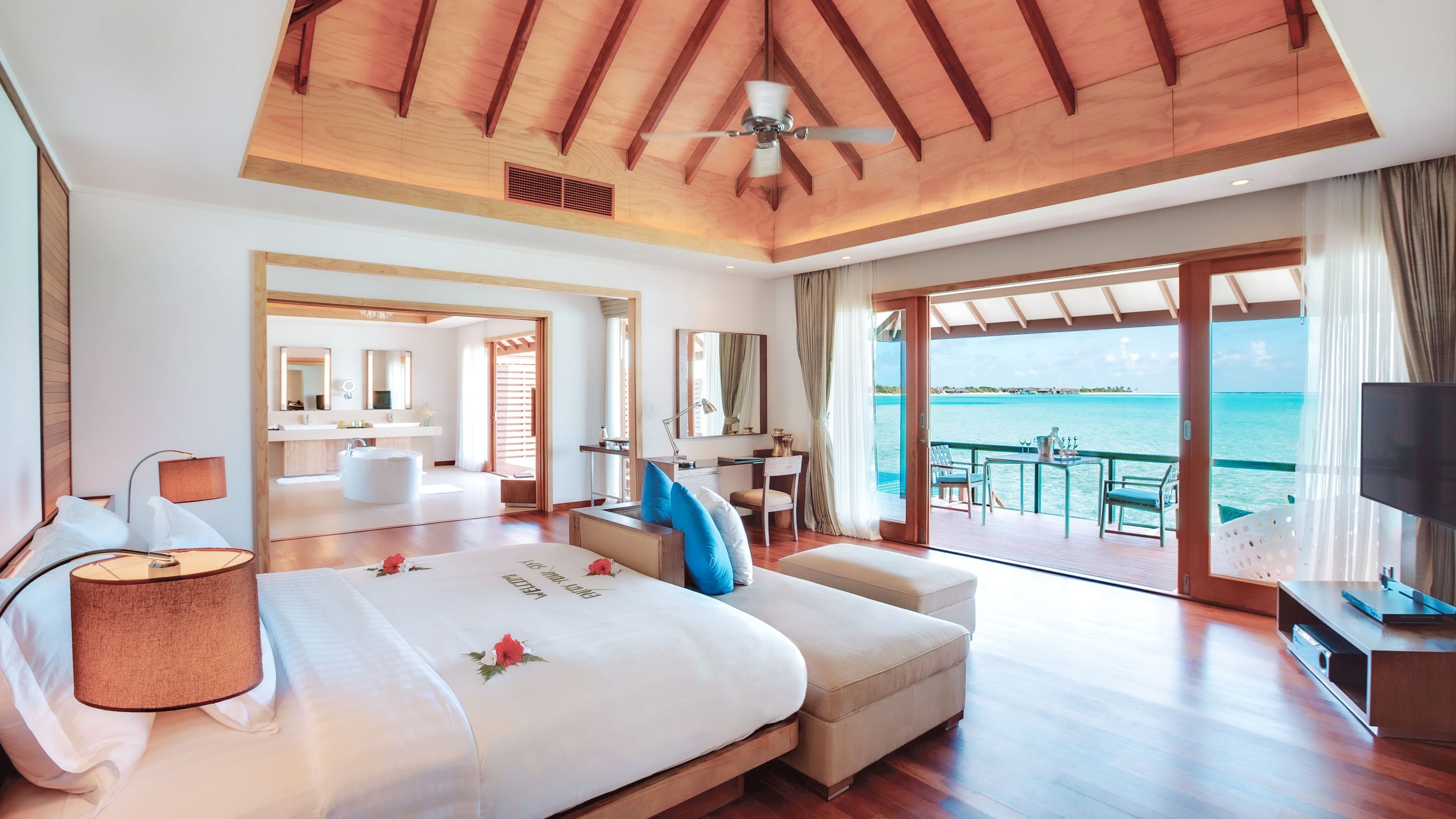 Deluxe Water Villa with Pool im Hideaway Beach Resort & Spa