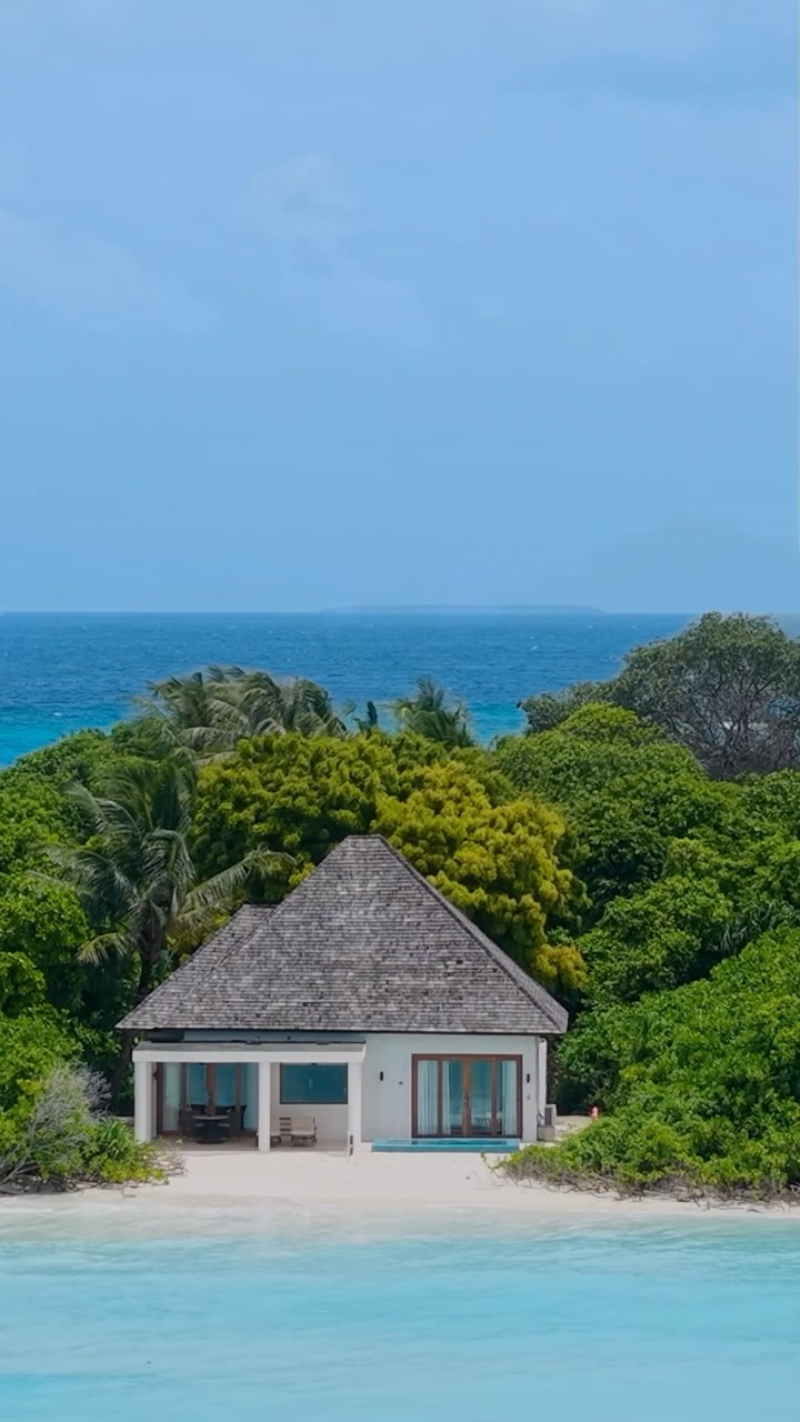 From the sunny glow of day to the calm blue of twilight, our Beach Villas hold a beauty that shifts with every hour. As the sky deepens and the island settles into stillness, this is where the day gen