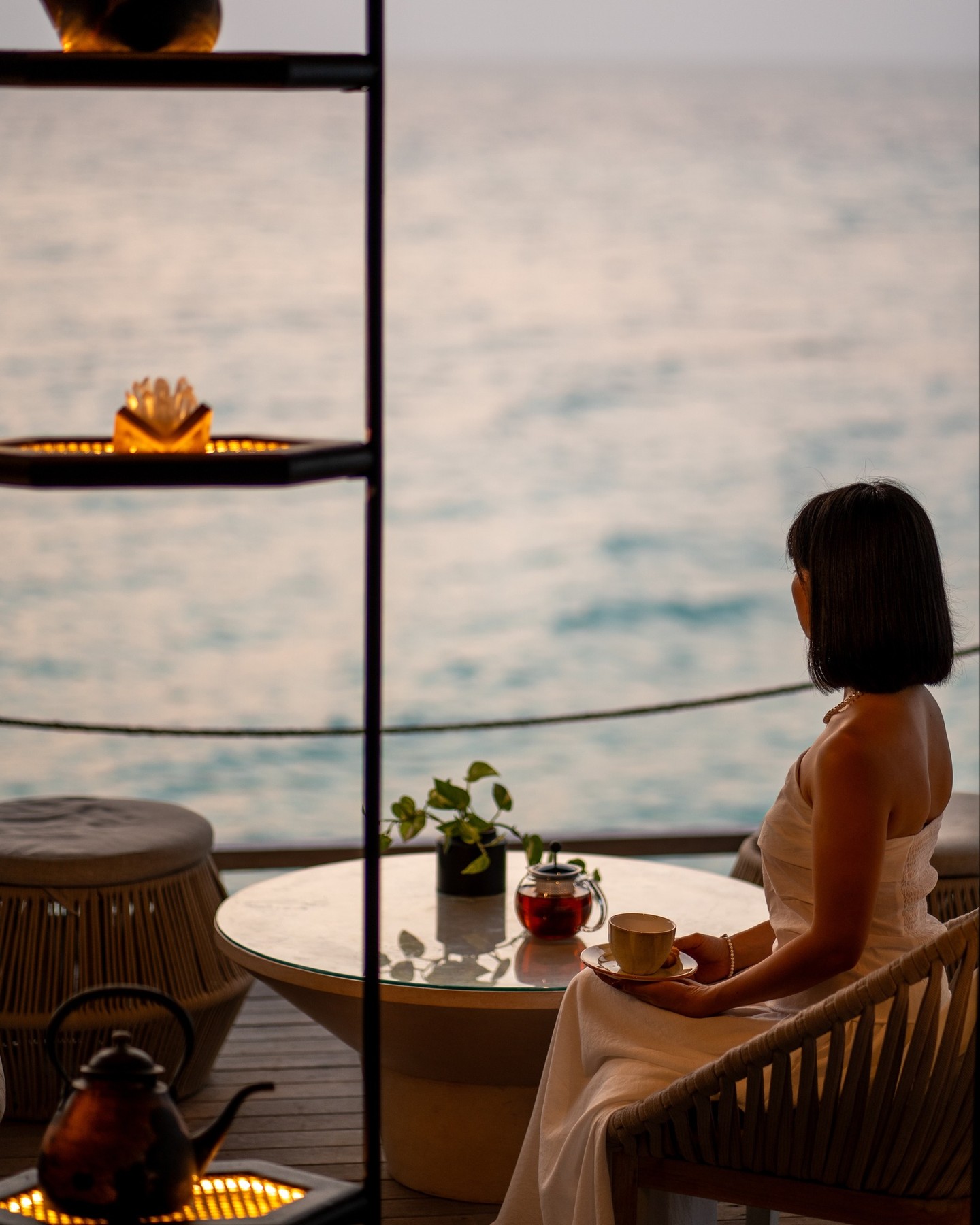 Foto von Hilton Maldives Amingiri vom 04. September 2026. Zeigt möglicherweise einen Liegestuhl, eine Außenansicht und Text.