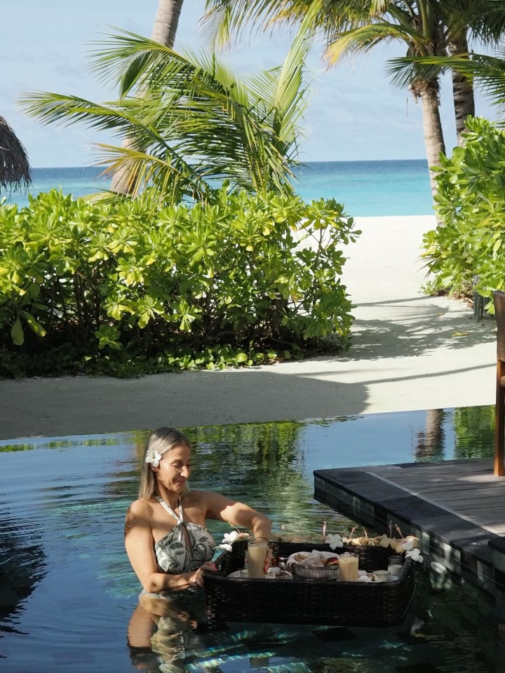 Le moment le plus coloré de la matinée ? Un petit-déjeuner flottant savouré dans le confort de votre villa avec piscine en bord de plage, tandis que l'île s'éveille autour de vous.

📷 : @michael_rads_ 

#HiltonMaldives #AmingiriSto