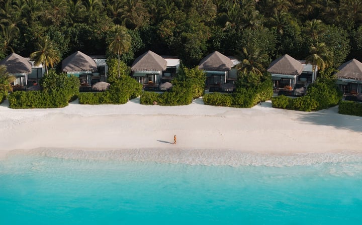 Accueilli par la chaleur du soleil, avec la merveille de la mer juste au-delà.

Découvrez-en plus avec Amingiri Discovery. Séjournez 4 nuits ou plus et profitez du petit-déjeuner, du déjeuner et du dîner chaque jour, ainsi que d'un forfait boissons