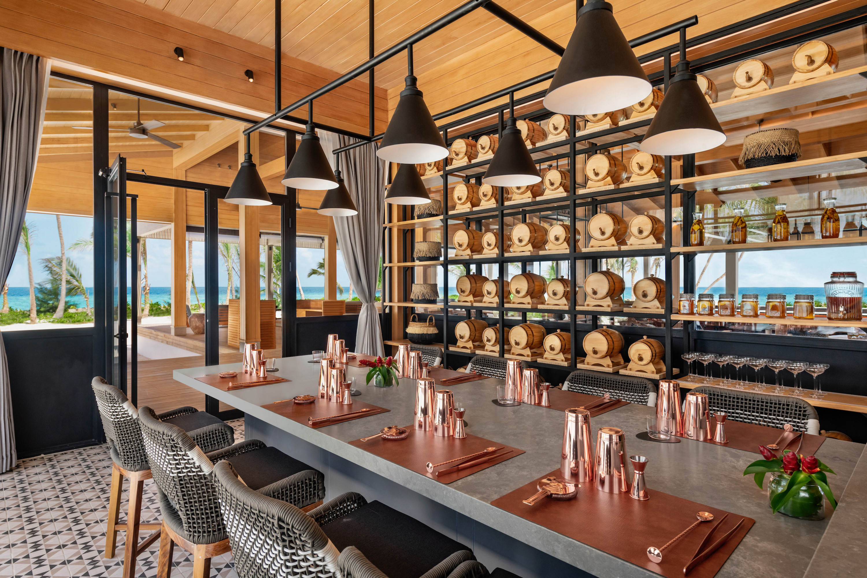 Aura Pool Bar & Cocktail Lab restaurant