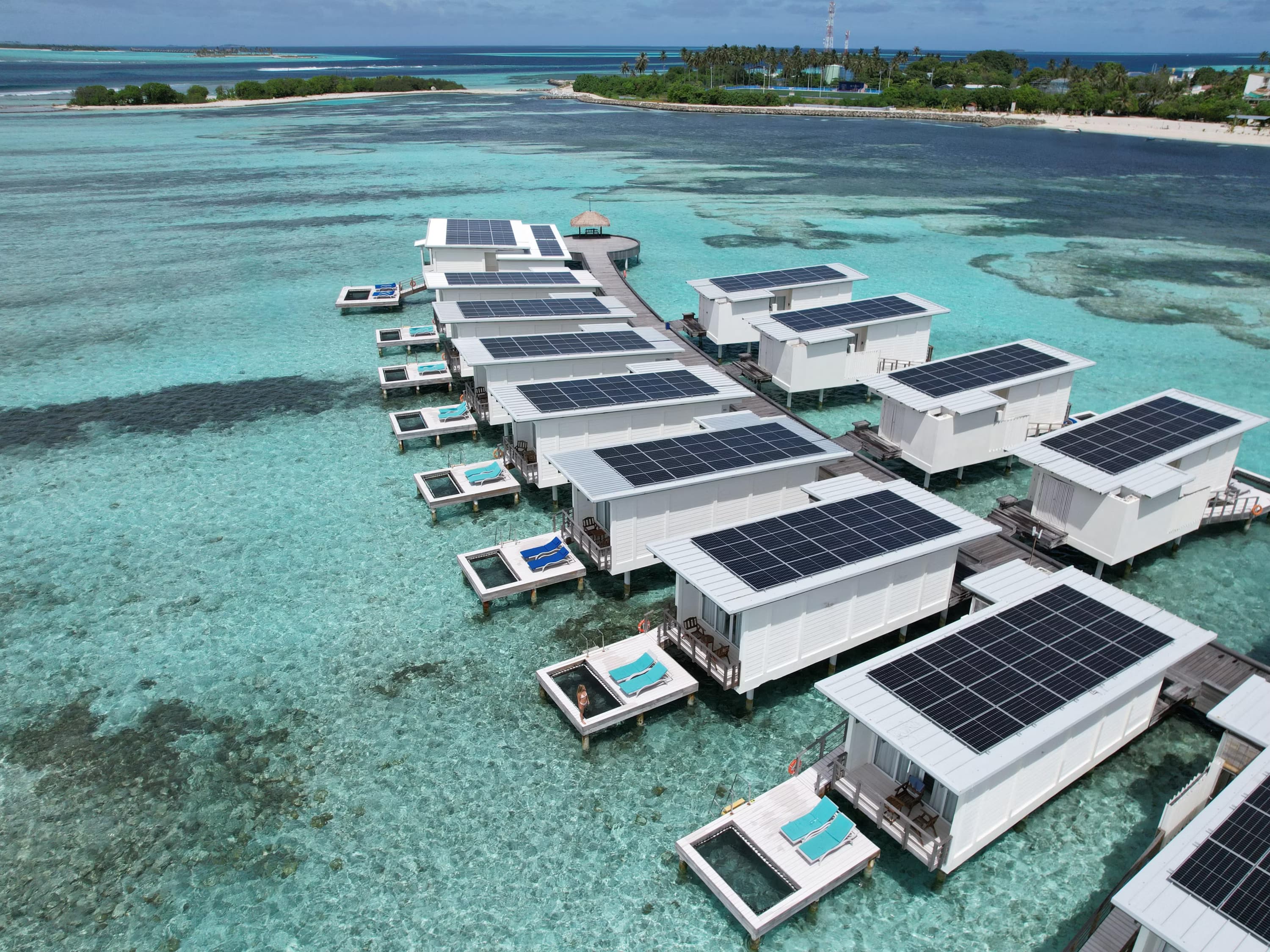 Wasservilla mit Inselblick im Holiday Inn Resort Kandooma Maldives