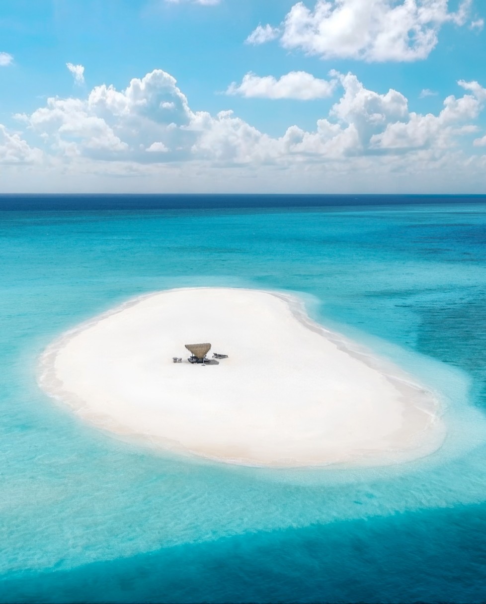 Photo by Hurawalhi Maldives in Hurawalhi Maldives. May be an image of horizon, ocean and text.