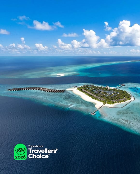 Foto von Hurawalhi Maldives in Hurawalhi Maldives. Zeigt möglicherweise eine Außenaufnahme und Text mit der Aufschrift „Tripadvisor Travellers' 2026 Choice™“.