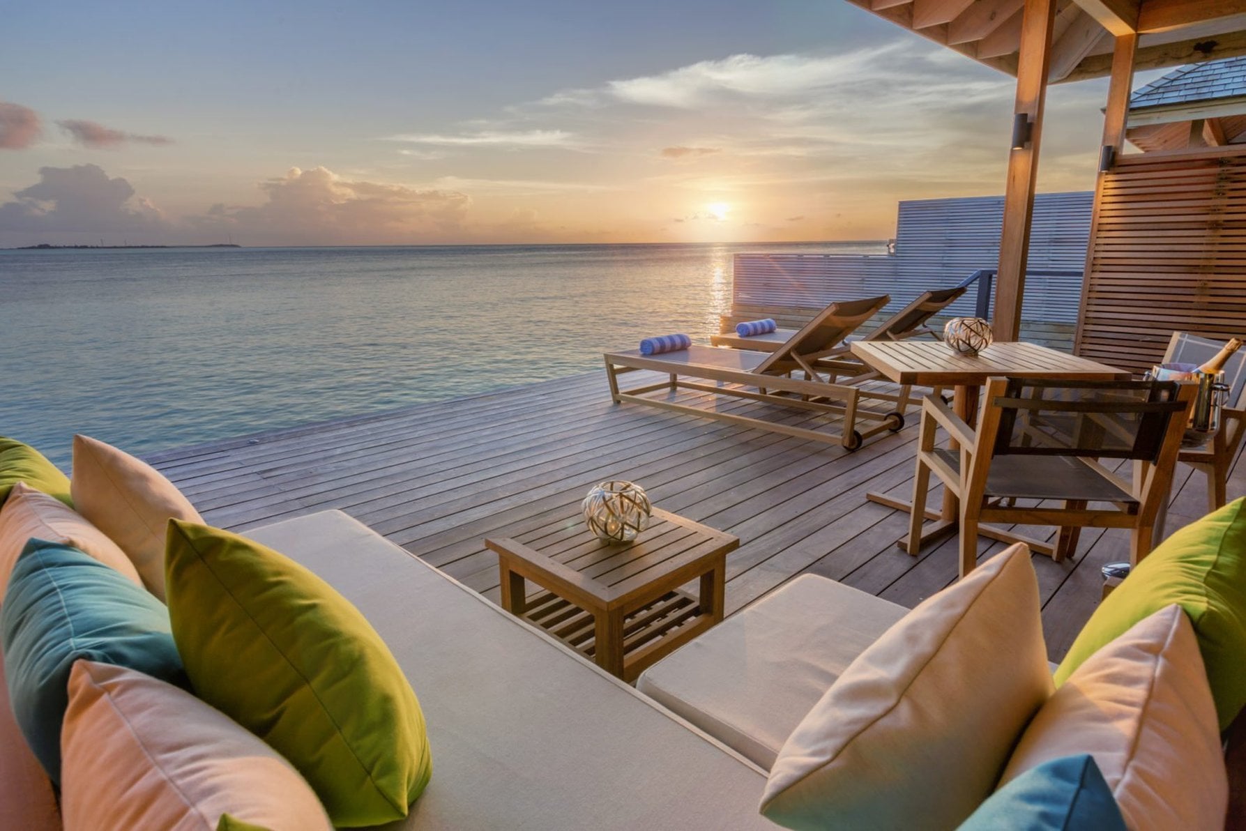Außenansicht der Ocean Villa im Hurawalhi Island Resort