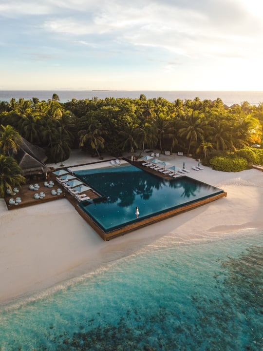 Photo shared by 𝐉𝐀𝐍𝐈 | Travel & Outdoor on June 16, 2026 tagging @visitmaldives, @beautifuldestinations, @_marcelsiebert, @djiglobal, @stayandwander, @sheisnotlost, @huvafenfushi_maldives, @nomadi