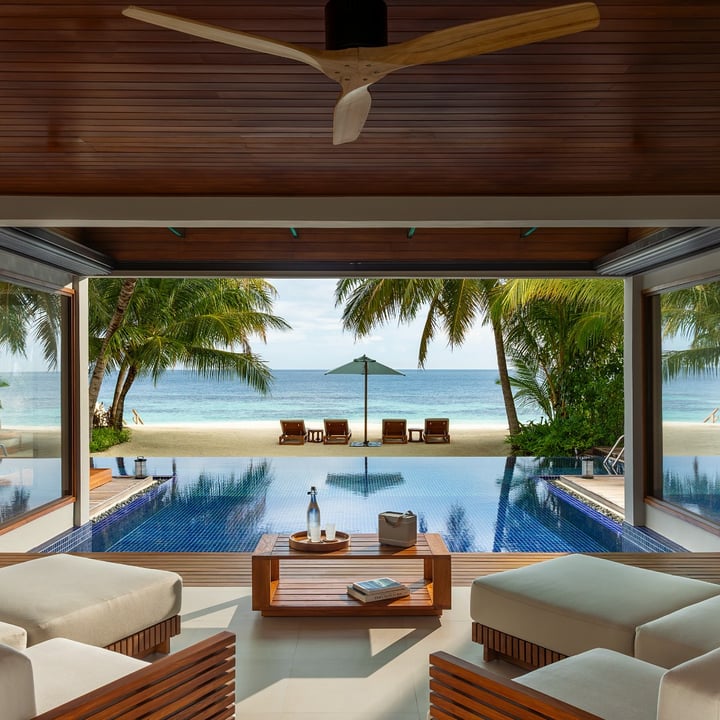 Foto di Huvafen Fushi Maldives del 15 settembre 2026. Potrebbe essere un'immagine di cabana e testo.